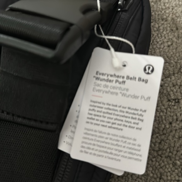 Lululemon everywhere belt bag, Wunder Puff - black NEW - Picture 3 of 6
